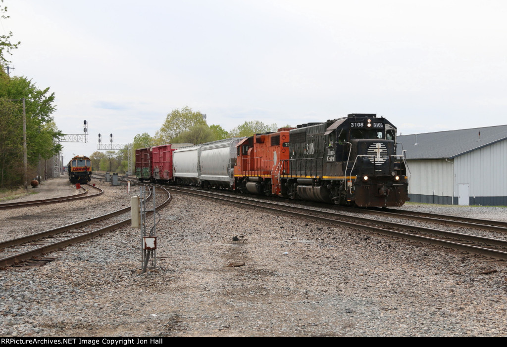 IC and EJE paint still leads trains for CN